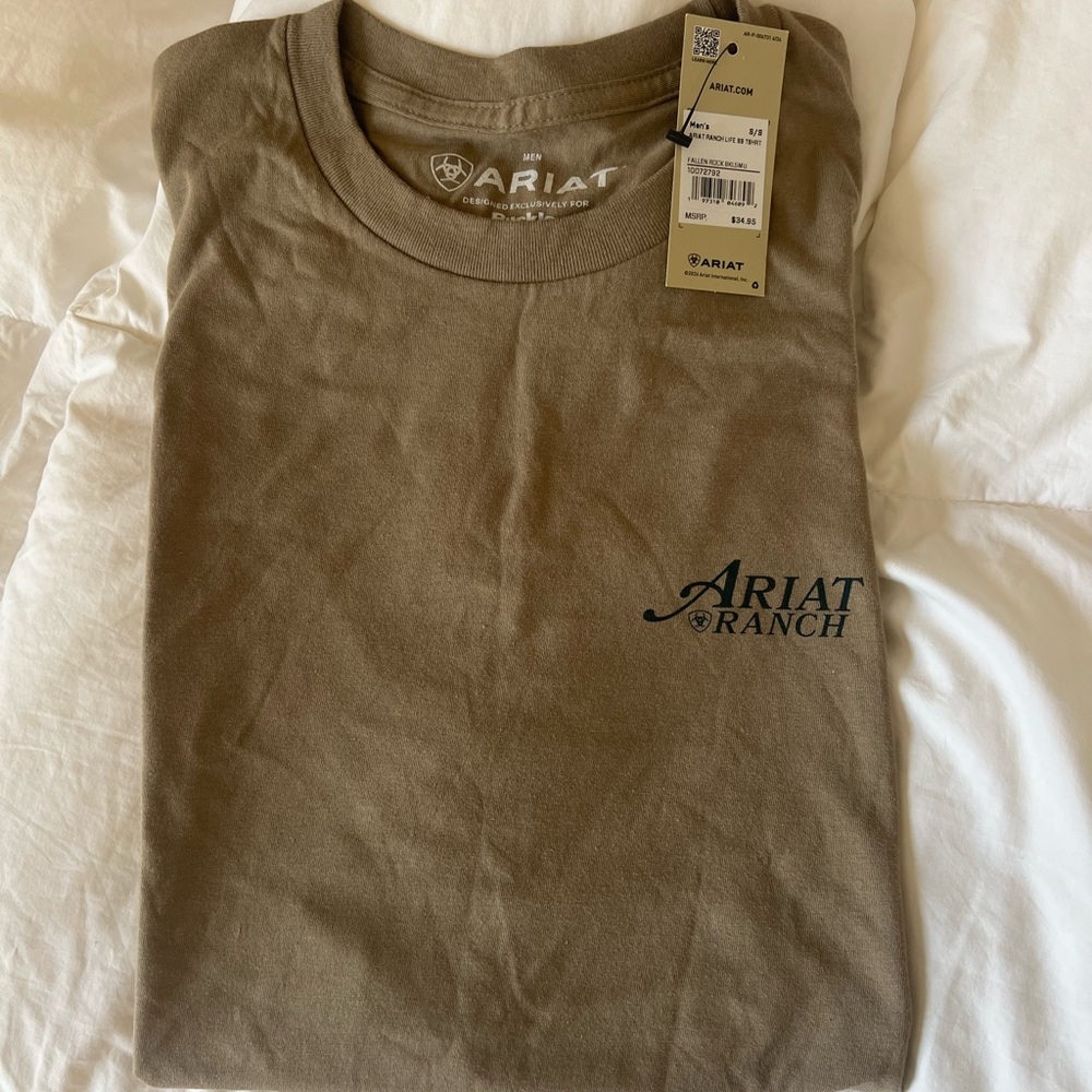 Men’s Ariat ranch tee shirt size small. NWT